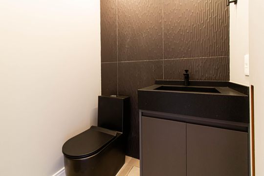 Comprar apartamento com 2 quartos. — Banheiro