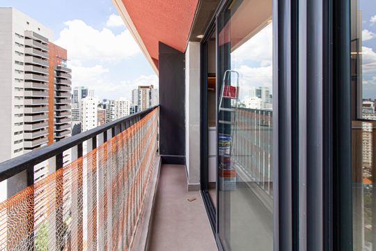 Comprar apartamento com 2 quartos. — Varanda