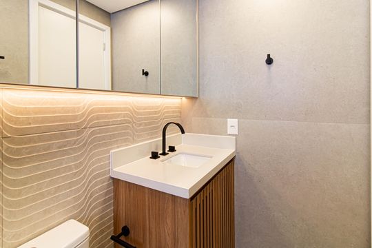 Comprar apartamento com 2 quartos. — Banheiro da Suíte 1