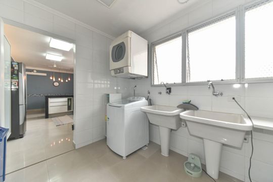 Venda de apartamento mobiliado no Brooklin Novo com 3 quartos. — Lavanderia