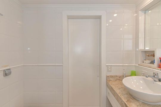 Venda de apartamento mobiliado no Brooklin Novo com 3 quartos. — Banheiro Social