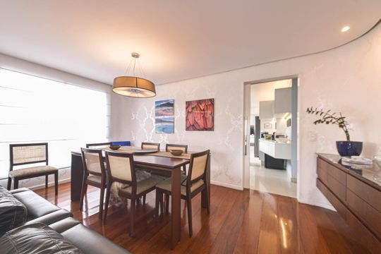 Venda de apartamento mobiliado no Brooklin Novo com 3 quartos. — Sala