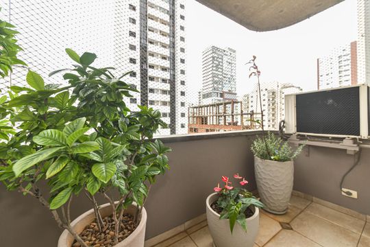 Venda de apartamento mobiliado no Brooklin Novo com 3 quartos. — Suite - Varanda