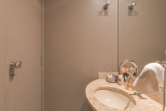 Venda de apartamento mobiliado no Brooklin Novo com 3 quartos. — Lavabo