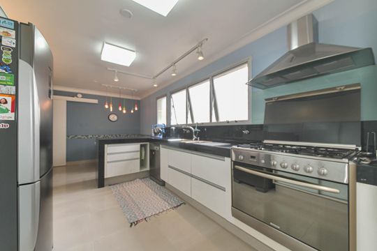 Venda de apartamento mobiliado no Brooklin Novo com 3 quartos. — Cozinha