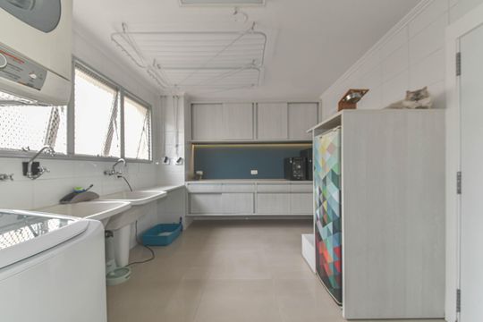 Venda de apartamento mobiliado no Brooklin Novo com 3 quartos. — Lavanderia