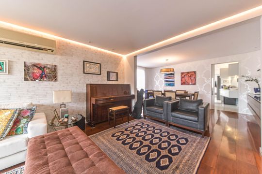 Venda de apartamento mobiliado no Brooklin Novo com 3 quartos. — Sala