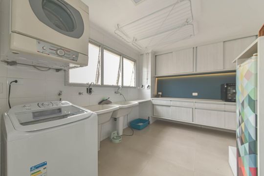 Venda de apartamento mobiliado no Brooklin Novo com 3 quartos. — Lavanderia