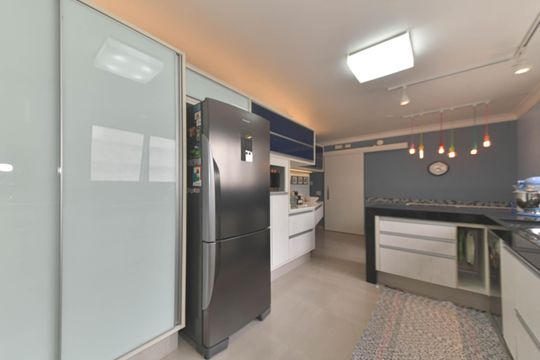 Venda de apartamento mobiliado no Brooklin Novo com 3 quartos. — Cozinha