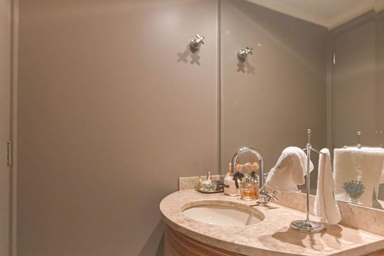 Venda de apartamento mobiliado no Brooklin Novo com 3 quartos. — Lavabo