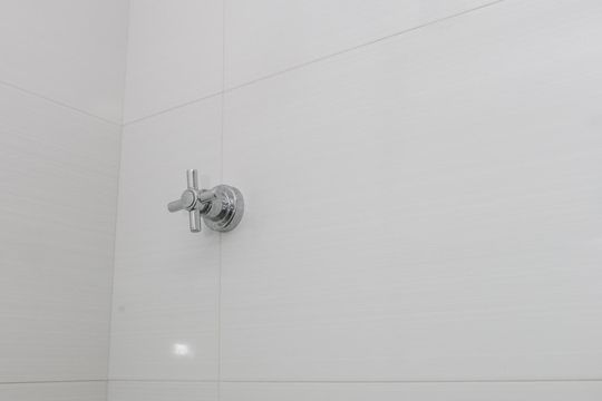 Venda de apartamento mobiliado na Pompeia, 3 quartos, varanda, aceita pets. — Banheiro Social