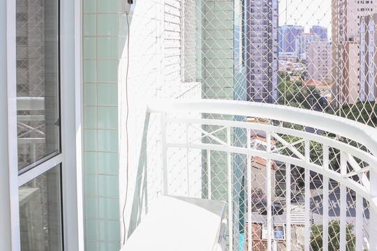 Venda de apartamento mobiliado na Pompeia, 3 quartos, varanda, aceita pets. — Sacada