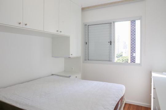 Venda de apartamento mobiliado na Pompeia, 3 quartos, varanda, aceita pets. — Suíte