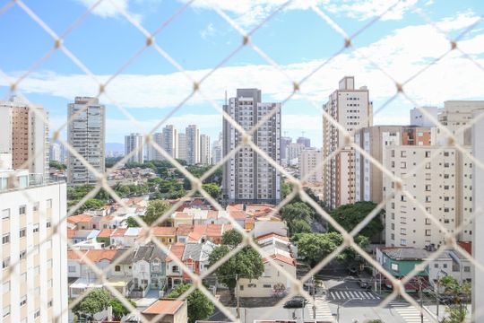 Venda de apartamento mobiliado na Pompeia, 3 quartos, varanda, aceita pets. — Vista do Quarto 2