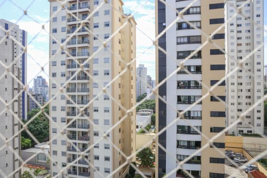 Venda de apartamento mobiliado na Pompeia, 3 quartos, varanda, aceita pets. — Vista da Suíte