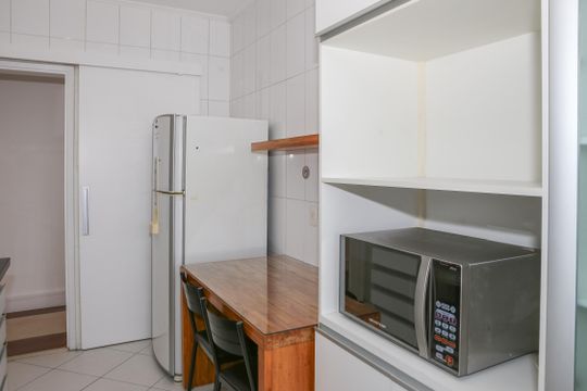 Venda de apartamento mobiliado na Pompeia, 3 quartos, varanda, aceita pets. — Cozinha