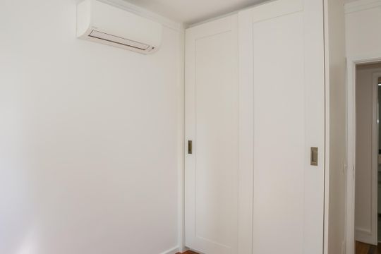 Venda de apartamento mobiliado na Pompeia, 3 quartos, varanda, aceita pets. — Quarto 3