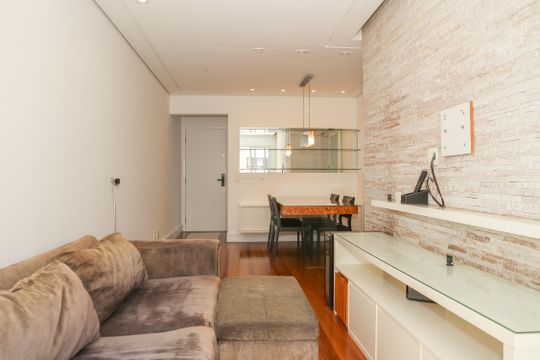 Venda de apartamento mobiliado na Pompeia, 3 quartos, varanda, aceita pets. — Sala