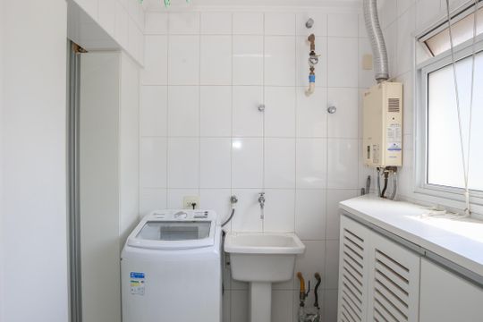 Venda de apartamento mobiliado na Pompeia, 3 quartos, varanda, aceita pets. — Área de Serviço