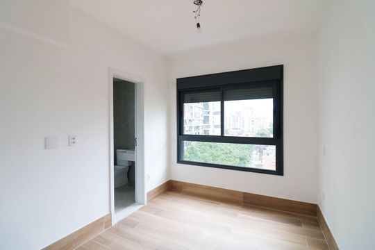 Venda de apartamento com 3 quartos, varanda e churrasqueira no condomínio. — Suíte 2