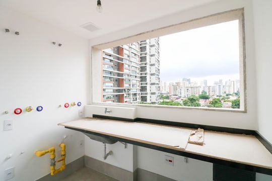 Venda de apartamento com 3 quartos, varanda e churrasqueira no condomínio. — Área de Serviço