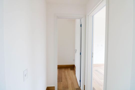 Venda de apartamento com 3 quartos, varanda e churrasqueira no condomínio. — Hall íntimo