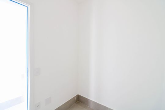 Venda de apartamento com 3 quartos, varanda e churrasqueira no condomínio. — Quarto de Serviço