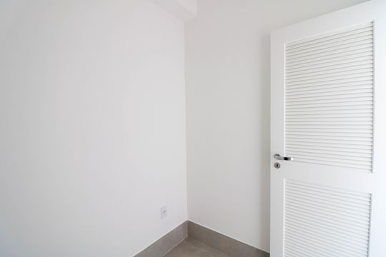 Venda de apartamento com 3 quartos, varanda e churrasqueira no condomínio. — Quarto de Serviço