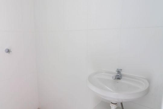 Venda de apartamento com 3 quartos, varanda e churrasqueira no condomínio. — Banheiro de serviço