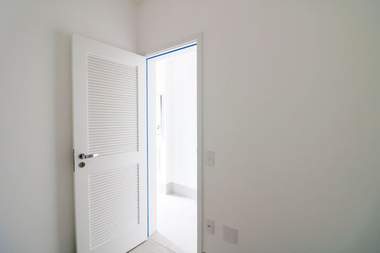 Venda de apartamento com 3 quartos, varanda e churrasqueira no condomínio. — Quarto de Serviço