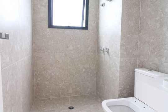 Venda de apartamento com 3 quartos, varanda e churrasqueira no condomínio. — Banheiro da Suíte 2