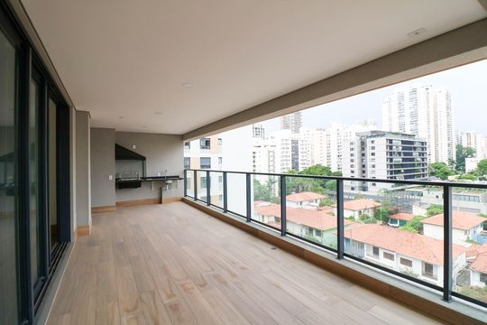 Venda de apartamento com 3 quartos, varanda e churrasqueira no condomínio. — Varanda