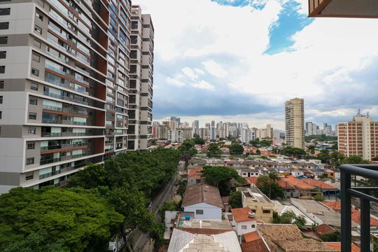 Venda de apartamento com 3 quartos, varanda e churrasqueira no condomínio. — Suíte 2
