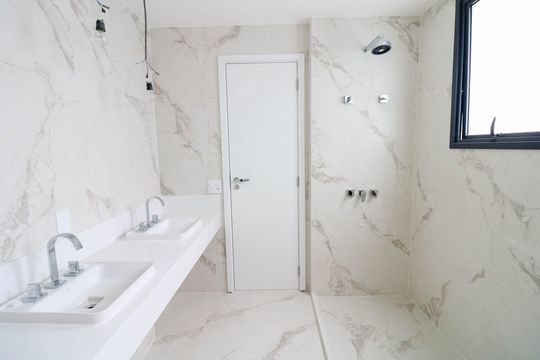 Venda de apartamento com 3 quartos, varanda e churrasqueira no condomínio. — Banheiro da Suíte 3
