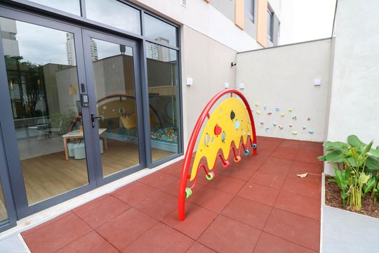 Venda de apartamento com 3 quartos, varanda e churrasqueira no condomínio. — Área comum - Playground