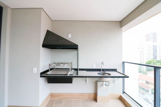 Venda de apartamento com 3 quartos, varanda e churrasqueira no condomínio. — Varanda