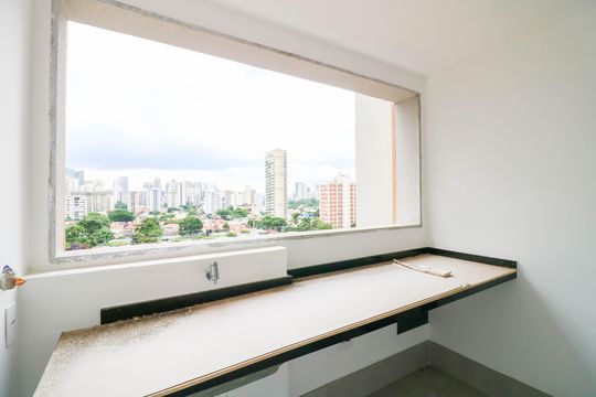 Venda de apartamento com 3 quartos, varanda e churrasqueira no condomínio. — Área de Serviço
