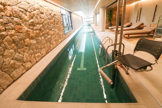 Venda de apartamento com 3 quartos, varanda e churrasqueira no condomínio. — Área comum - Piscina
