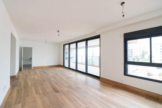 Venda de apartamento com 3 quartos, varanda e churrasqueira no condomínio. — Sala