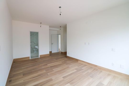 Venda de apartamento com 3 quartos, varanda e churrasqueira no condomínio. — Suíte 3