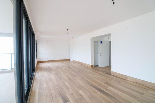 Venda de apartamento com 3 quartos, varanda e churrasqueira no condomínio. — Sala