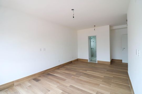 Venda de apartamento com 3 quartos, varanda e churrasqueira no condomínio. — Suíte 3