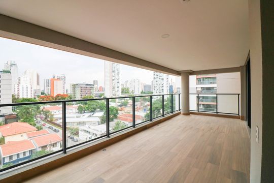 Venda de apartamento com 3 quartos, varanda e churrasqueira no condomínio. — Varanda