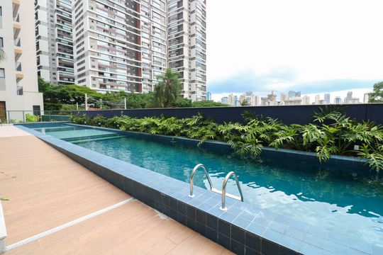 Venda de apartamento com 3 quartos, varanda e churrasqueira no condomínio. — Área comum - Piscina