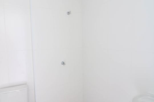 Venda de apartamento com 3 quartos, varanda e churrasqueira no condomínio. — Banheiro de serviço