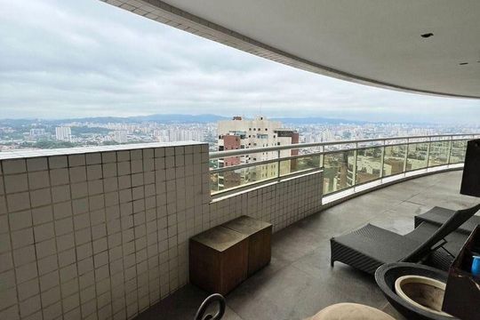Apartamento mobiliado com 4 suítes, quintal e piscina. Ideal para comprar e morar com animais. — foto 43