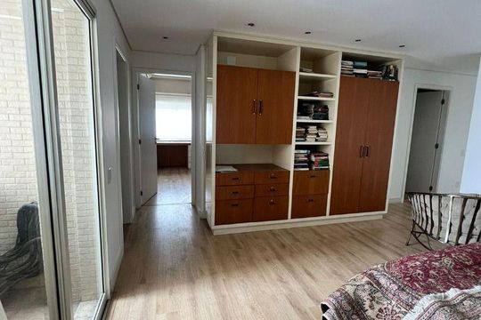 Apartamento mobiliado com 4 suítes, quintal e piscina. Ideal para comprar e morar com animais. — foto 18