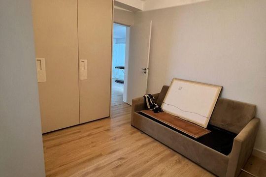 Apartamento mobiliado com 4 suítes, quintal e piscina. Ideal para comprar e morar com animais. — foto 17