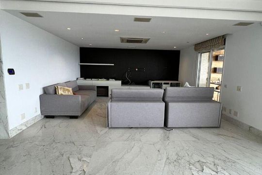 Apartamento mobiliado com 4 suítes, quintal e piscina. Ideal para comprar e morar com animais. — foto 5