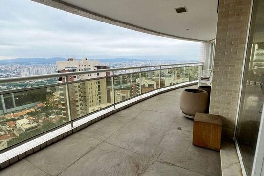 Apartamento mobiliado com 4 suítes, quintal e piscina. Ideal para comprar e morar com animais. — foto 42